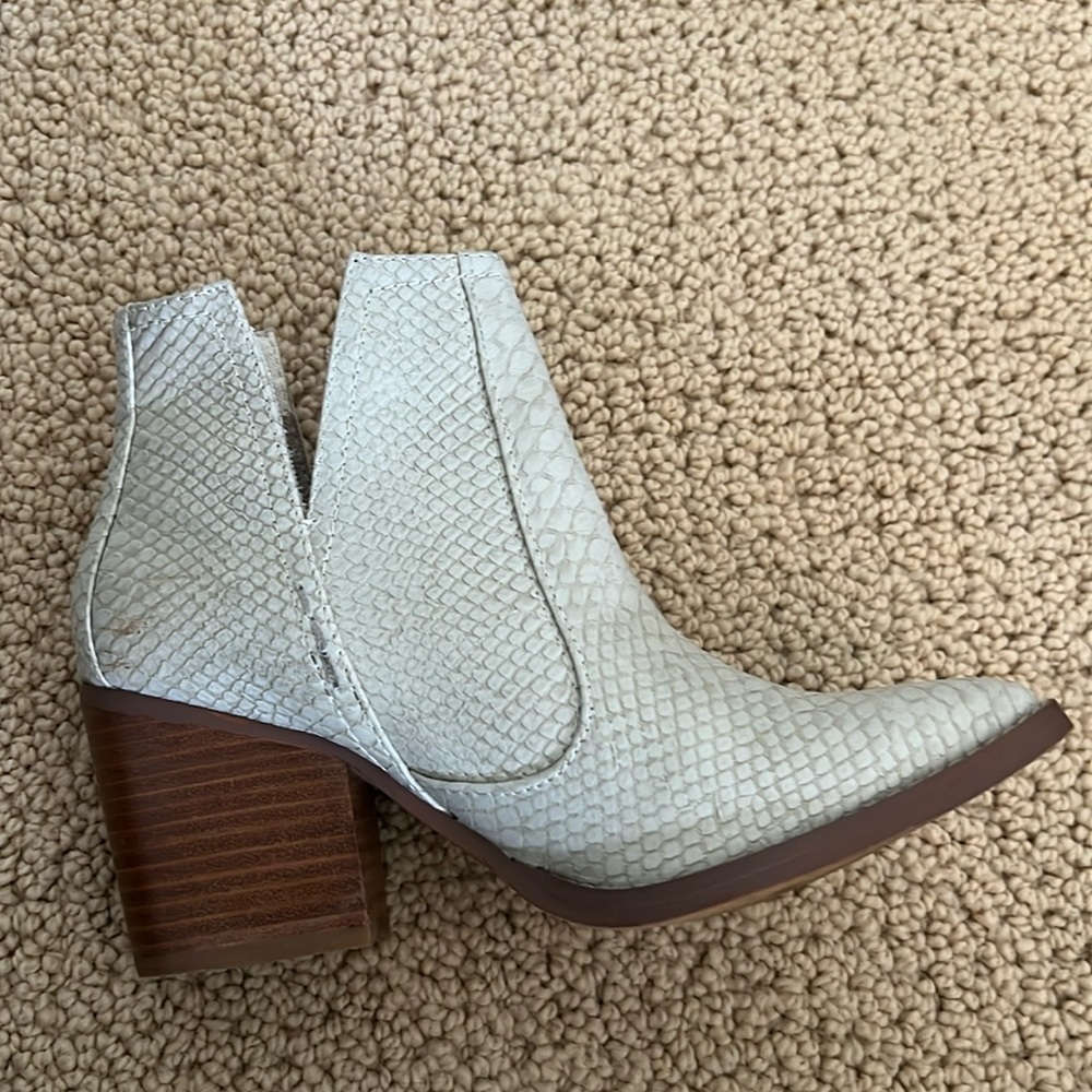 Off white bootie